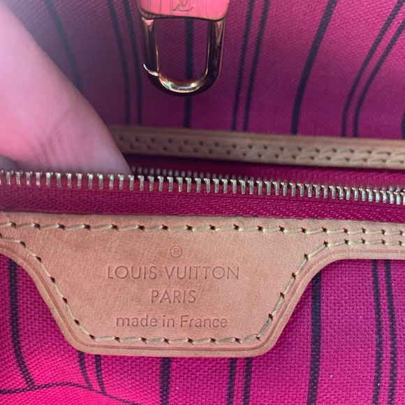 LV purse - Picture 3 of 5